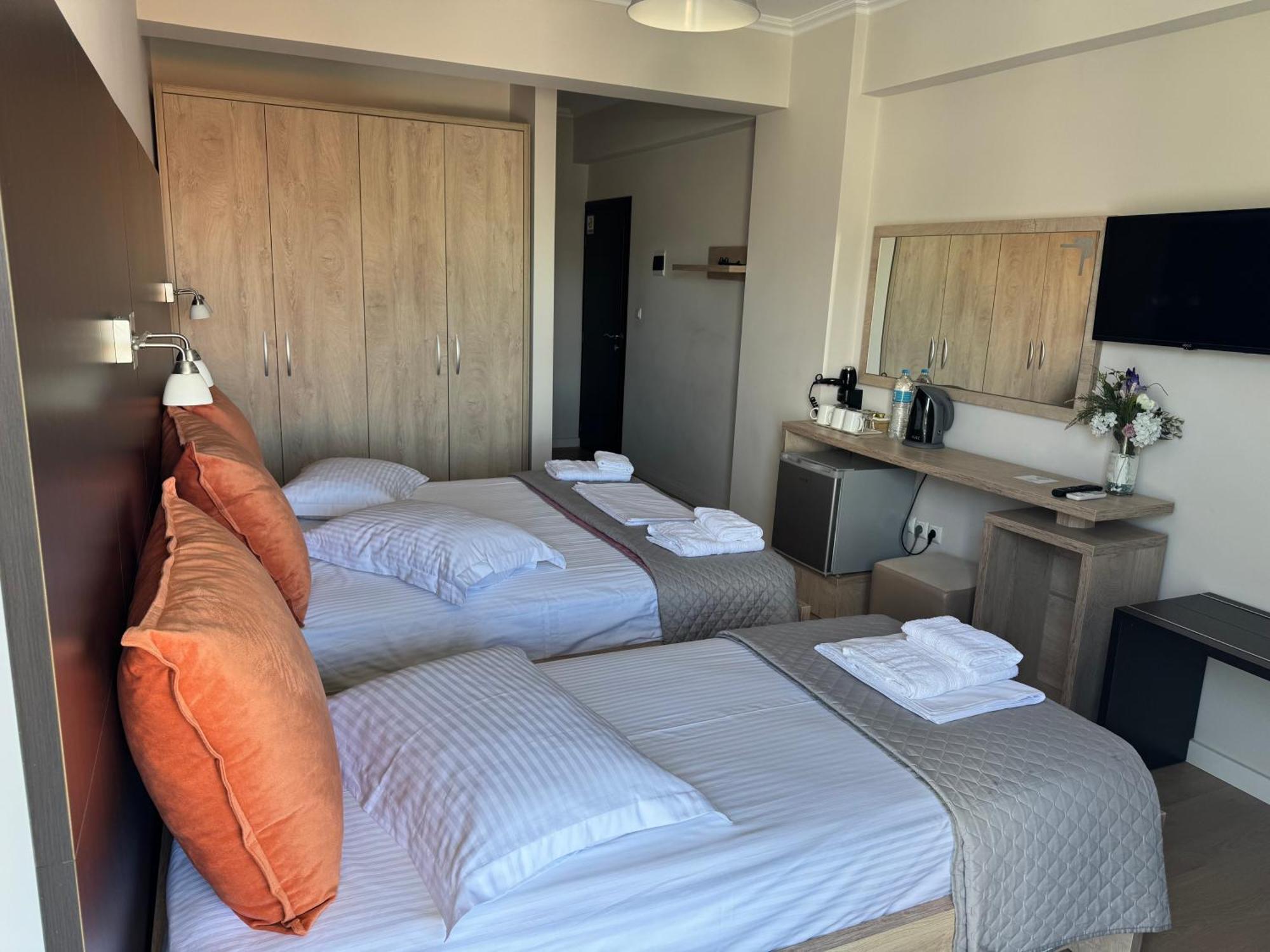 George Hotel Rooms&Suites Himare Exterior photo